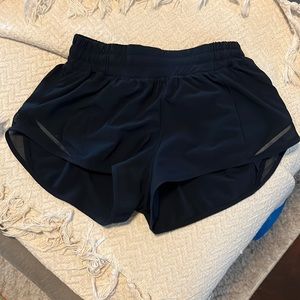 Lululemon Hotty Hot Low-Rise Lined Short 2.5 Navy